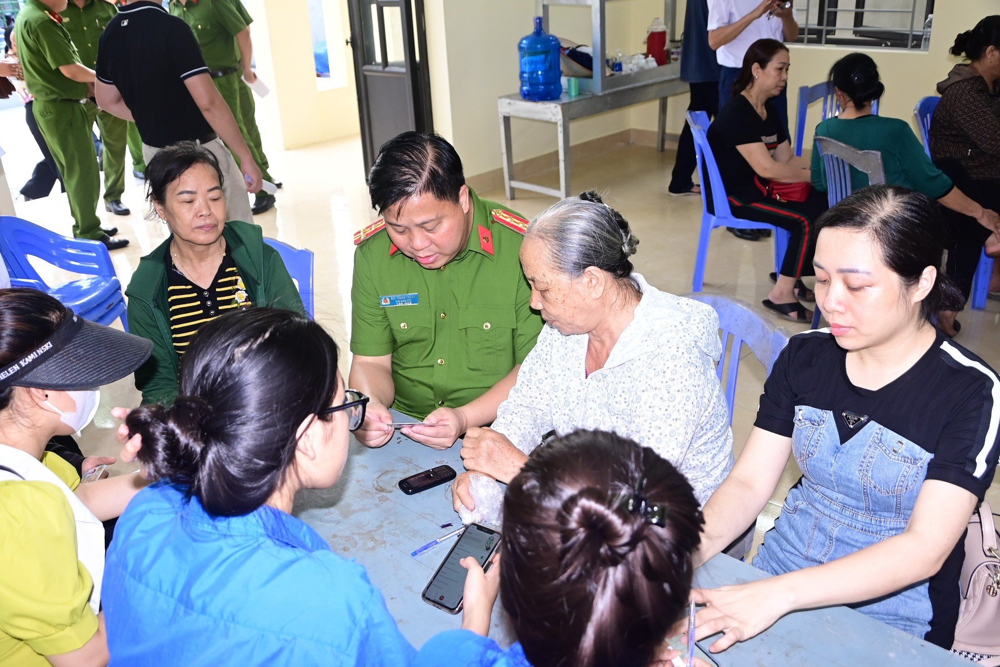 Đại tá Bùi Trung Thành – Phó Giám đốc CATP kiểm tra công tác thực hiện Đề án 06 của Chính phủ tại huyện An Dương 